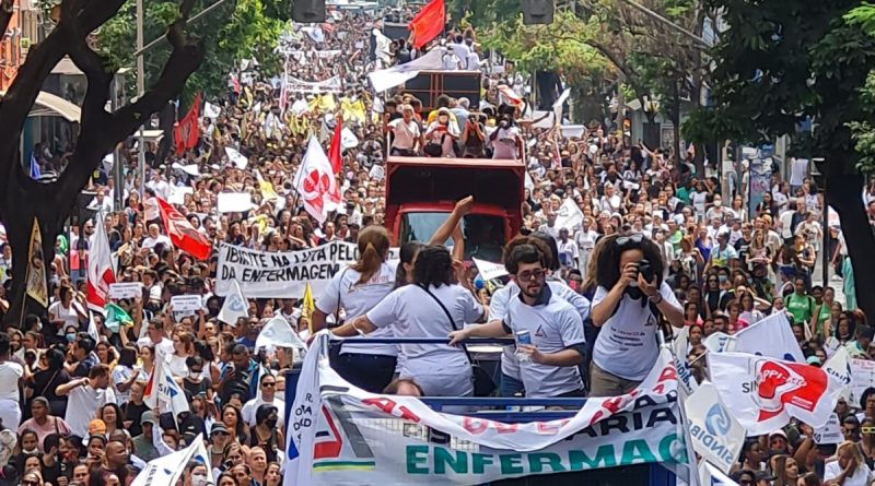 Trabalhadores da enfermagem realizam ato nacional em Belo Horizonte