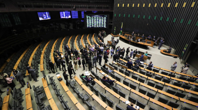 Orçamento do SUS cresce nos últimos anos, mas metade dos recursos é apropriada por emendas parlamentares que pode esconder série de problemas