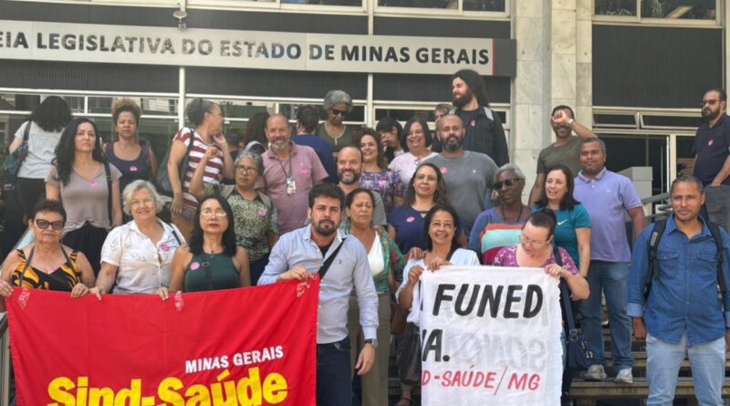 Em paralisação por 24 horas, servidores da Funed vão à ALMG pedir aumento do percentual no PL do reajuste Em paralisação por 24 horas, servidores da Funed vão à ALMG pedir aumento do percentual no PL do reajuste